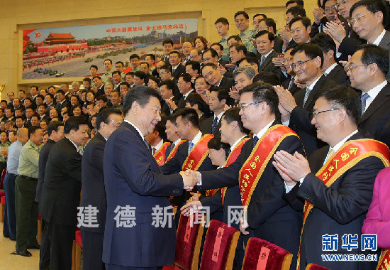 　　5月13日，党和国家领导人习近平、李克强、刘云山、张高丽等在北京会见第七次全国人民防空会议代表。新华社记者 李刚 摄